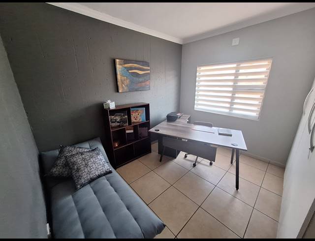 4 BEDROOM TOWNHOUSE FOR SALE IN VANDERBIJLPARK SW 5